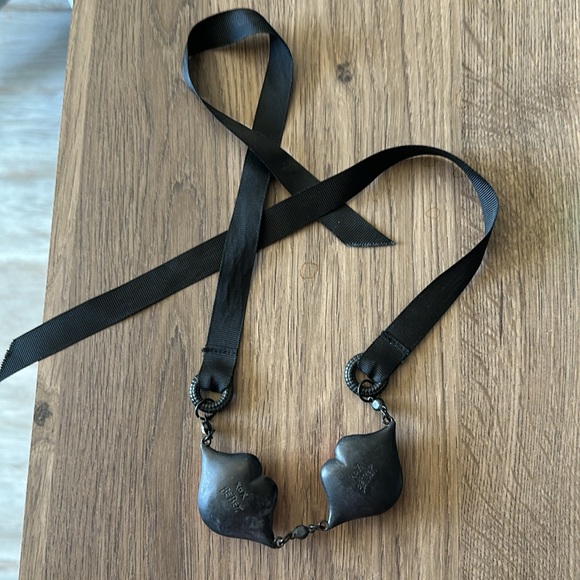 vintage Betsey Johnson lip necklace - Picture 2 of 7